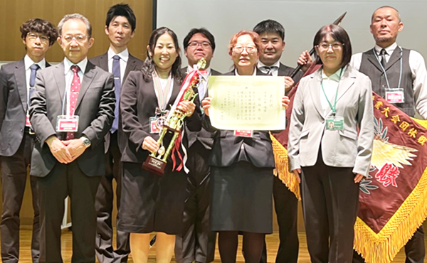 大会表彰式での関口雅子先生